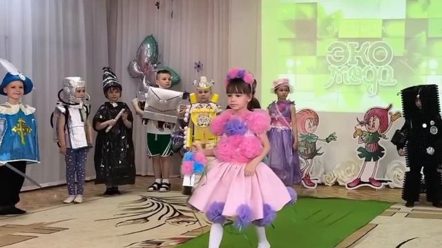 В рамках экологического месяца в детском саду № 20 «Ладушки» Бугульмы состоялся фестиваль «Экомода»