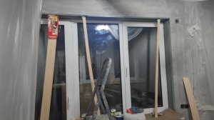 Монтаж клеем Titebond безуголкового узкого верхнего деревянного откоса лофт 🪟 🪵