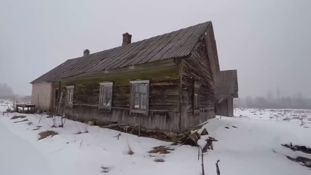 Чуть не поседел- открыв дверь. Брошенный дом в поле. Холод и тоска в брошенной деревне