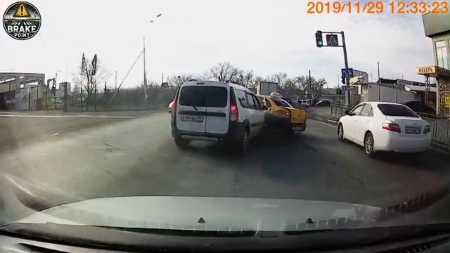 Idiots In Cars Road Rage 80 Jaw-Dropping Moments Caught Seconds Before Impact [get-save.com]