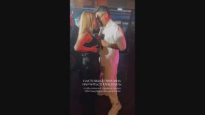 Целует руки и прижимает к себе: Алексей Чумаков попался с красоткой