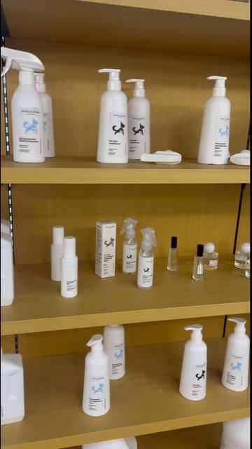 Смешайте ароматическую жидкость с красителем