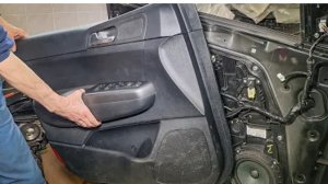 Как снять обшивку передней двери Kia Sportage 4 QL (2016-2021)