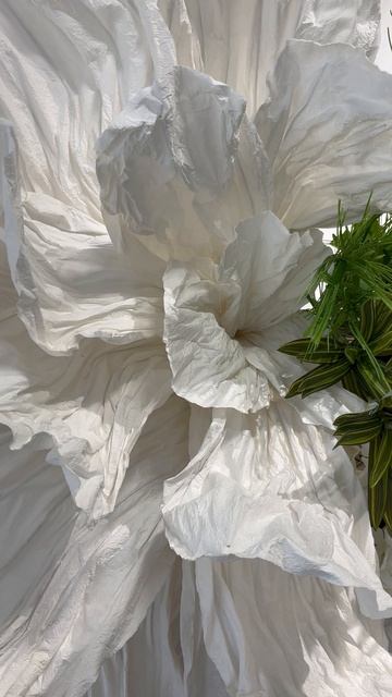 Свадебное оформление. Как большой бумажный цветок пережил ливень