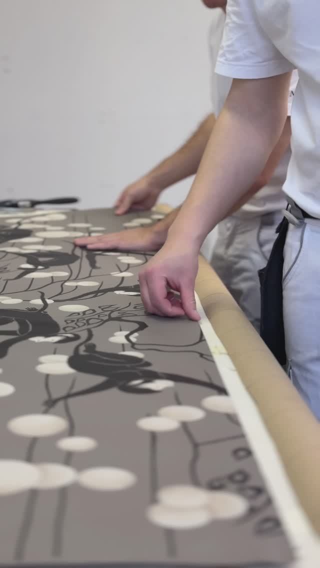 КЛЕБЕН | Клеим обои ручной работы в санузел и на дверцы шкафа