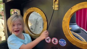 СОФУНЬЯ ШАЛУНЬЯ - СОФИЯ С СЕСТРОЙ В ПАРКЕ РАЗВЛЕЧЕНИЙ.