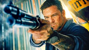 Курьер. Русский трейлер (Субтитры, 2026) Алан Ритчсон, Оуэн Уилсон