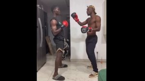 попробуй не засмеяться