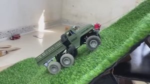 Мультики про машинки . Мультики про машинки. . Разные машинки забираются в гору .