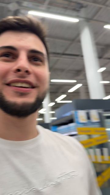 Любит колбаски