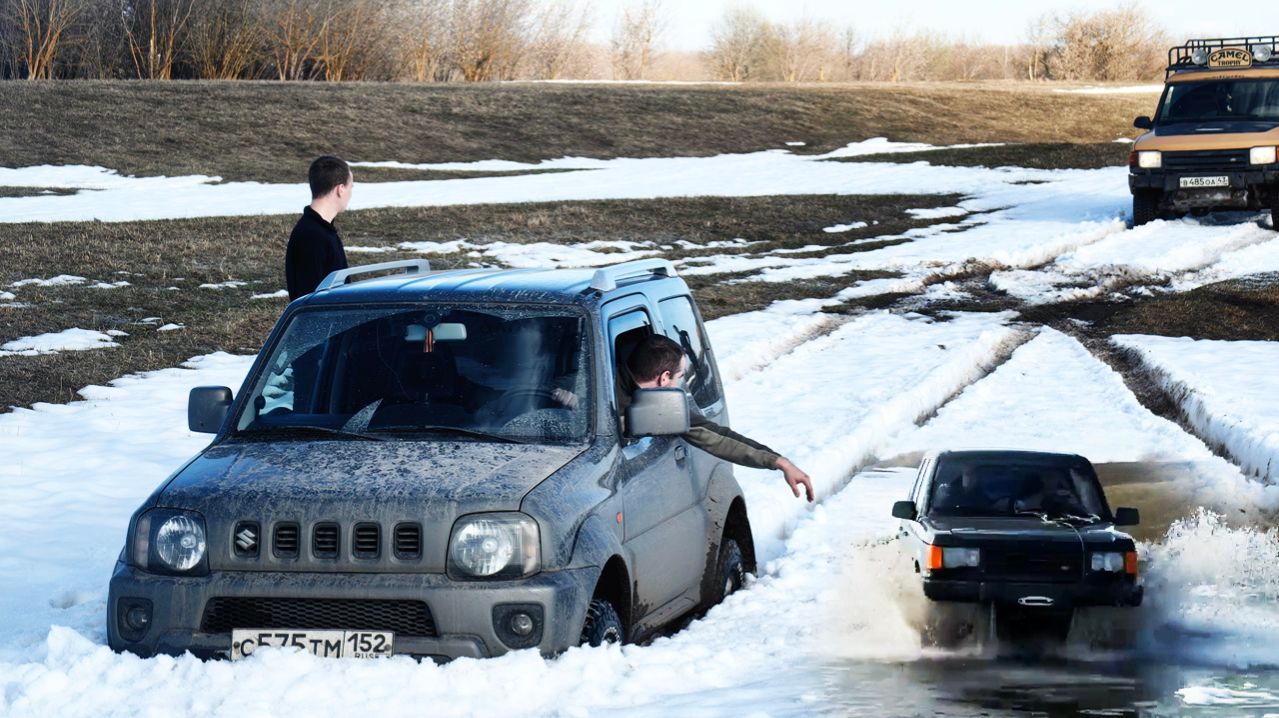 Range Rover P38 / Offroad/оффроад - мощь V8 против веса Suzuki Jimny по весенним снегам!