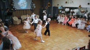 Танец со звёздами на ковре детского сада- а вы помните как было у вас на выпускном?