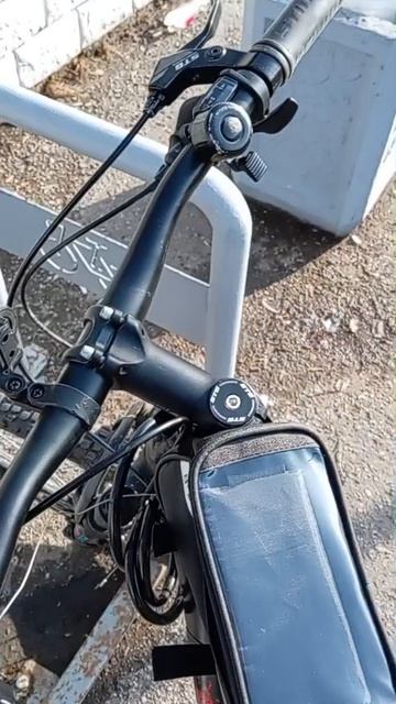 Вот хорошо что есть велопарковки