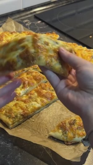 Чесночные лепёшки с сыром.