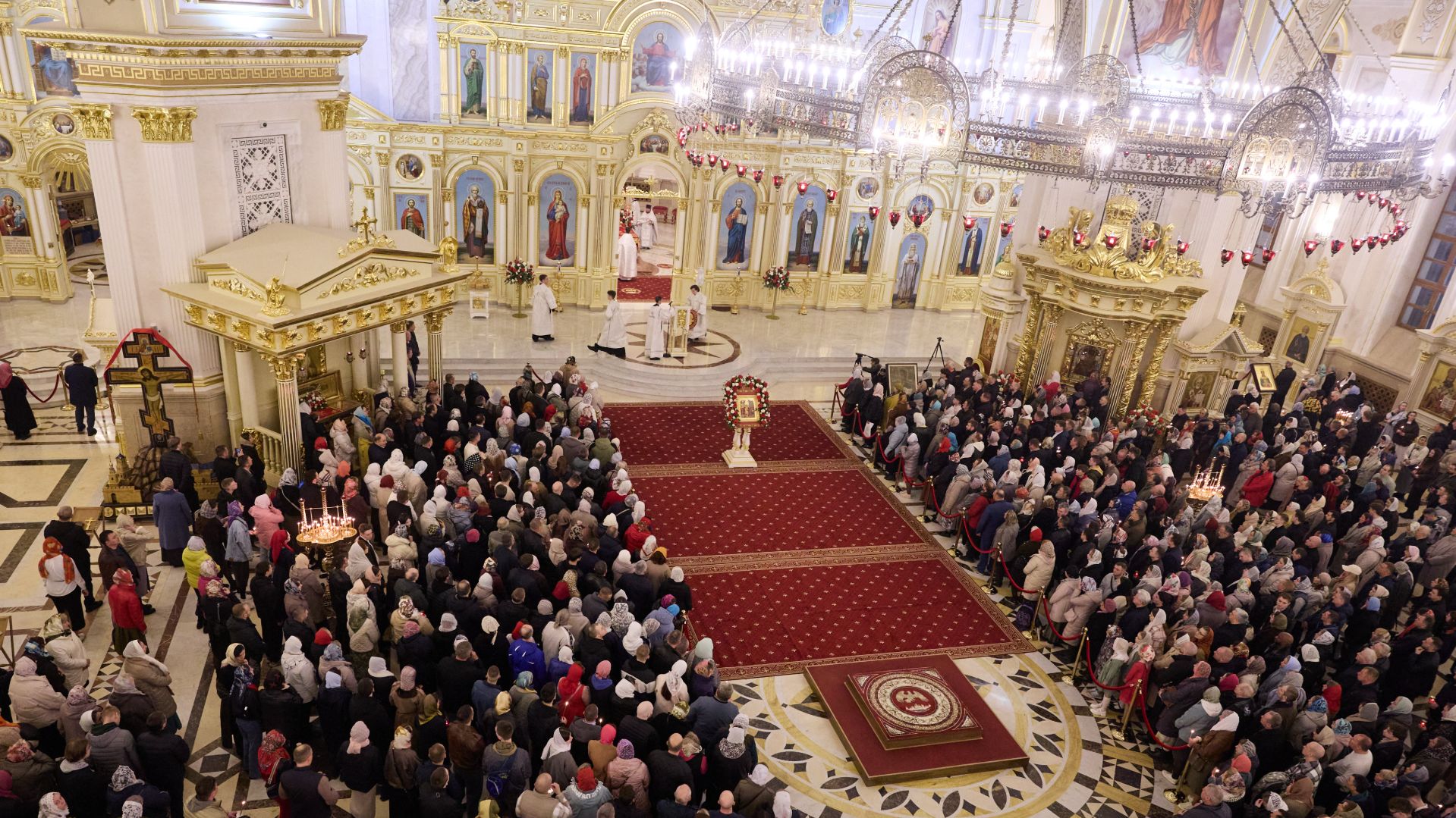 В Спасском кафедральном соборе состоялось пасхальное богослужение