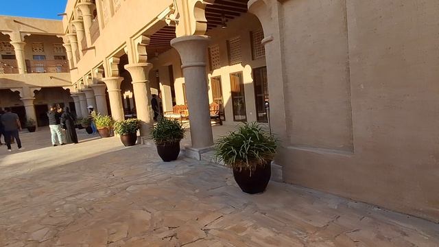 Арабские Эмираты. Старый Дубай. Крепость. Дом шейха, можно зайти, отдохнуть