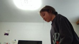 упал с кровати пипец.