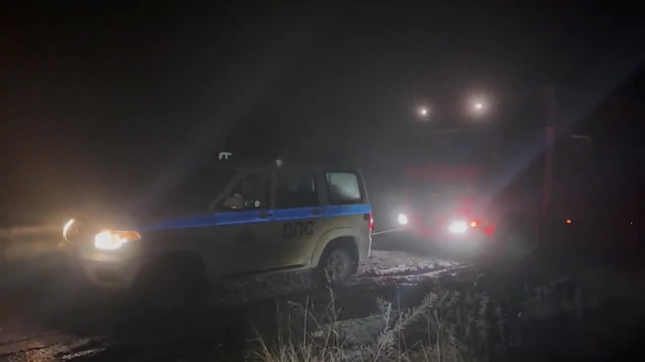 Сотрудники Госавтоинспекции оказали помощь водителю большегруза.