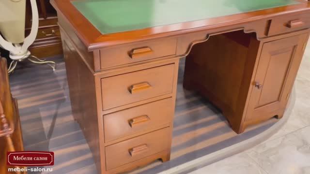 Письменный стол с зеленой кожей 135 см МИГ554 из массива от фабрики Satin Furniture (Индонезия)