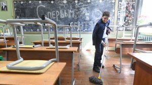 Уборки и дежурства: в школах хотят вернуть общественно полезный труд