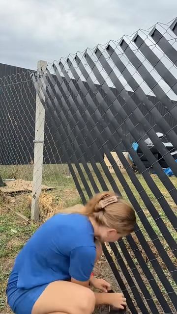 Заборная лента для сетки-рабицы | Бюджетный забор