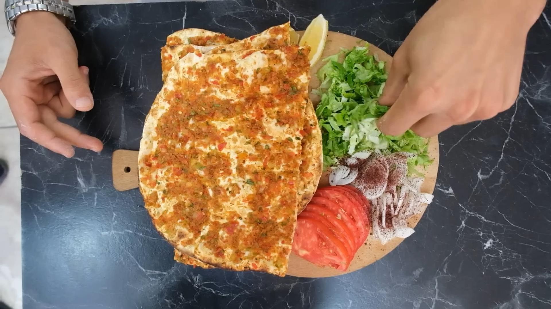 Лахмаджун Турция: турецкая пицца на дровах | уличная еда Стамбула