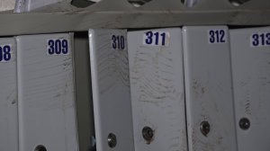 ДЕБОШИР РАЗНЁС ПОДЪЕЗД МНОГОЭТАЖКИ И ПОПАЛ НА ВИДЕО