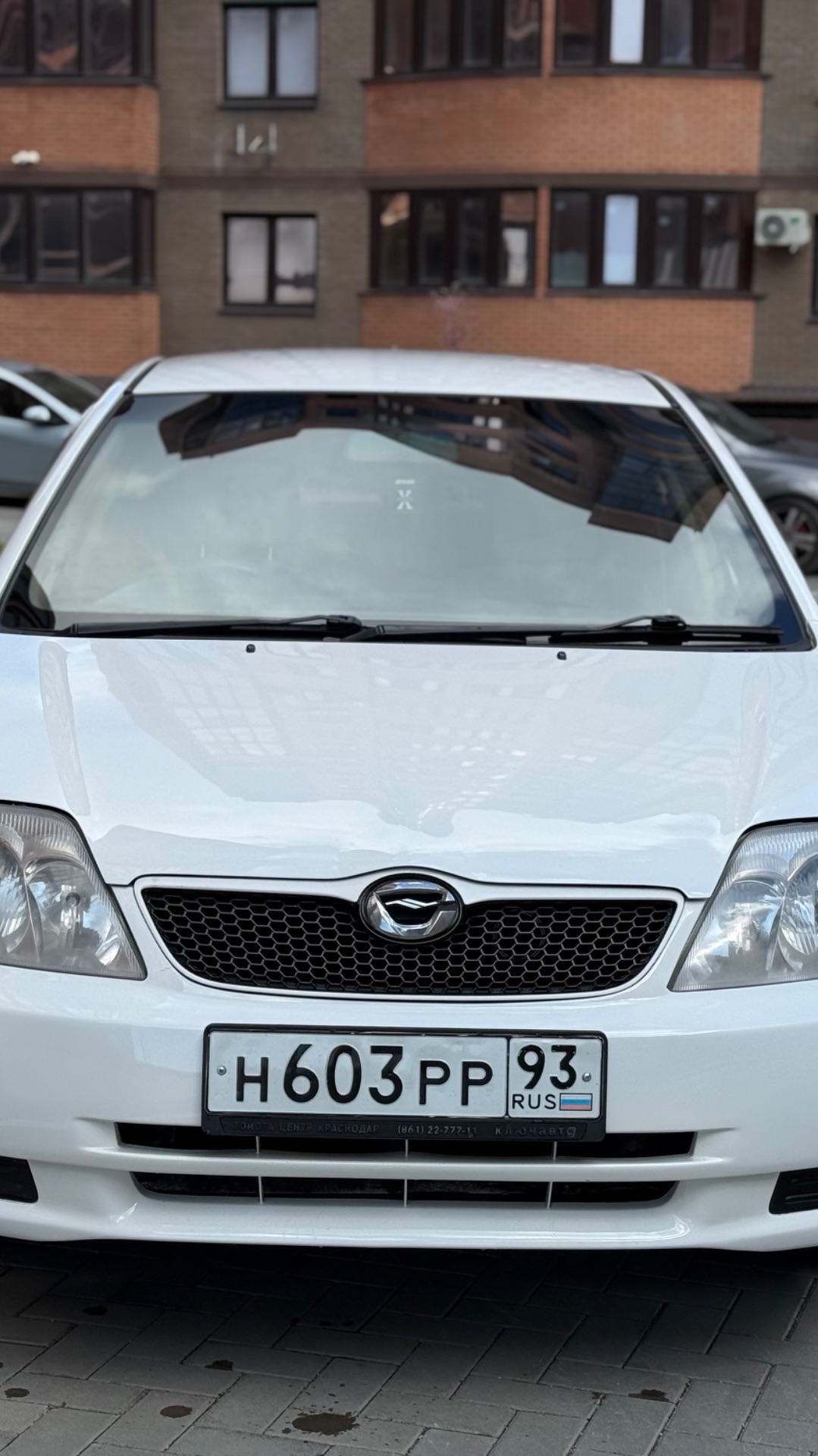 Toyota Corolla 2001г белая