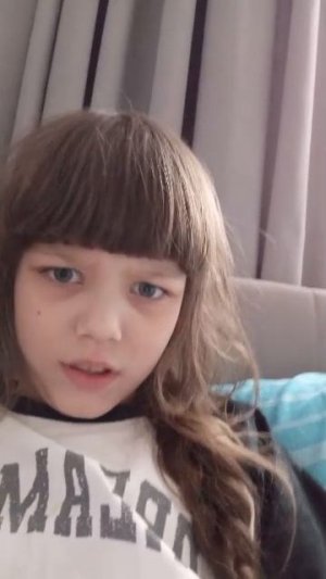 КАКОЙ-ТО РЕБЁНОК БАРАБАНИТ ПО БАТАРЕЕ