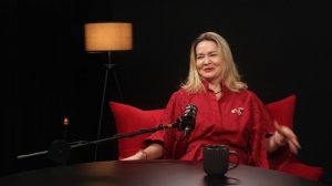 Она — та, с кем можно говорить часами и не заметить время 🎙✨