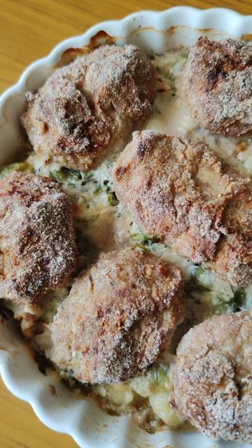 Обед: брюссельская капуста  с котлетой из мяса индейки.