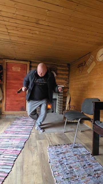 Доброго дня дорогие друзья 🌇 Я решил затопить баньку  Погодка прохладная, Катюша спит