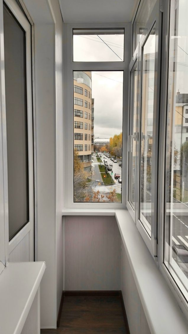 Остекление балкона с отделкой! #shorts