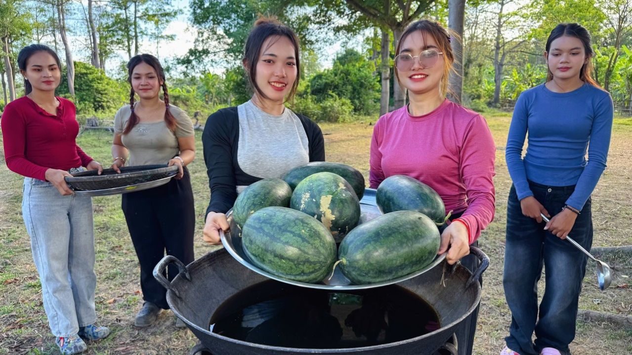 Девушки показывают потрясающий рецепт приготовления арбузного желе