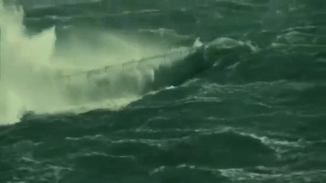 песенка любимая и нелюбимая одновременно.