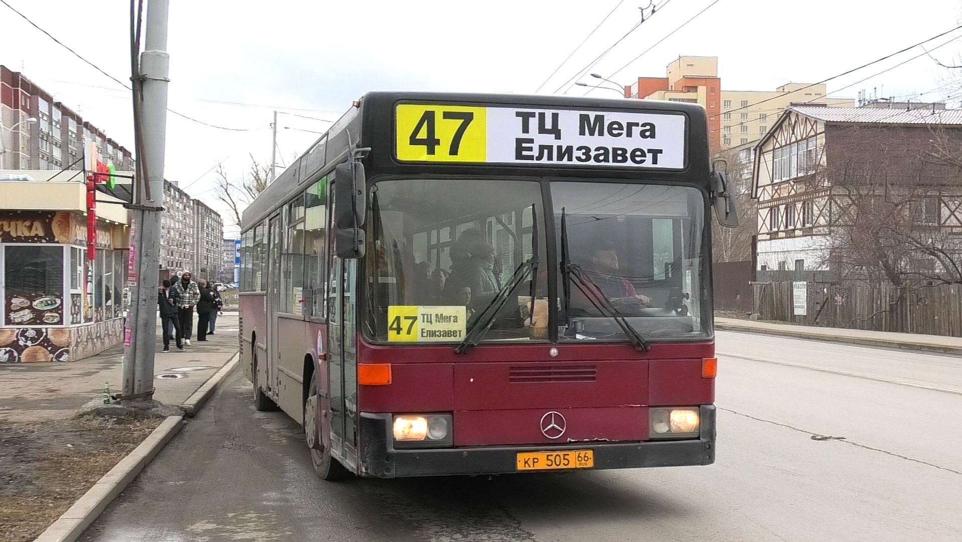 Автобус Mercedes-Benz O405N2 № КР 505 66 маршрут 47 на остановке 