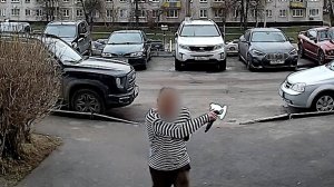 Бегавшего с топором "борца с демонами" задержали в подмосковном Ступино: видео.