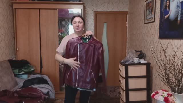 КУПИЛА СЕБЕ КУРТКУ, ВЕС УХОДИТ, ЖИЗНЬ ДВИЖЕТСЯ В ПЕРЁД