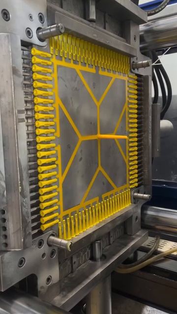 2003. Производство дюбеля