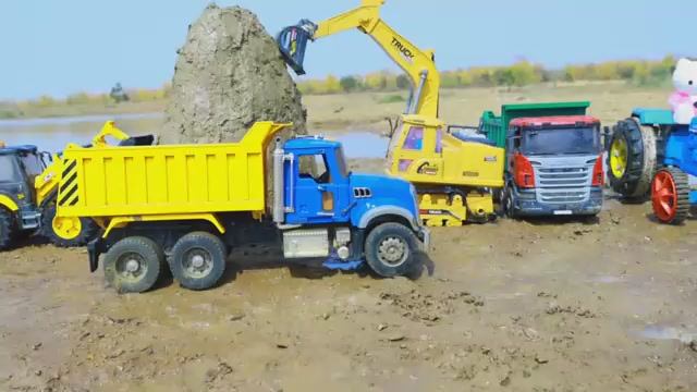 Игрушки:Грузовик упал в воду, потому что кончилась дорога. Экскаватор и трактор спасли и построили н