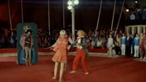 Наталья ВАРЛЕЙ Метание Ножей (Большой Атракцион 1974)