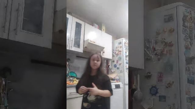 готовить завтрак и обед или ужин