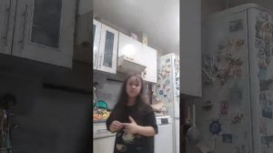 готовить завтрак и обед или ужин