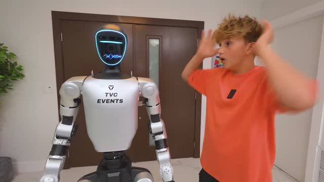 Дети и робот  весёлые приключения