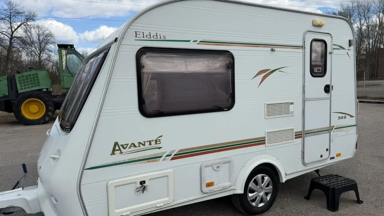 Бюджетный малыш-крепыш,автодом-турист,дом на колёсах Elddis с палаткой в комплекте на 750 кг