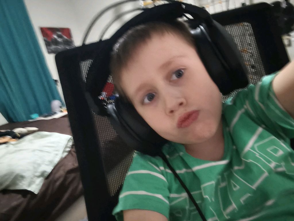 играю в фнаф 4