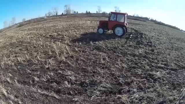 Доборонил огороды и начал сначала. Минитрактор с боронами.
