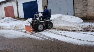 Трактор самодельный, попробовал потолькат уплотнение снег.