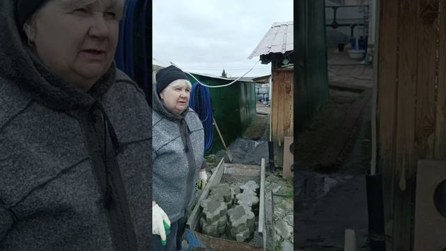 Вот это надо мне?Я же женщина,а не 🐴