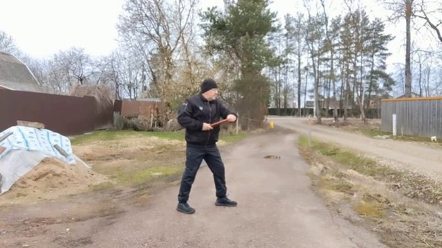 Занятия с палкой Тайцзи Бань в деревне